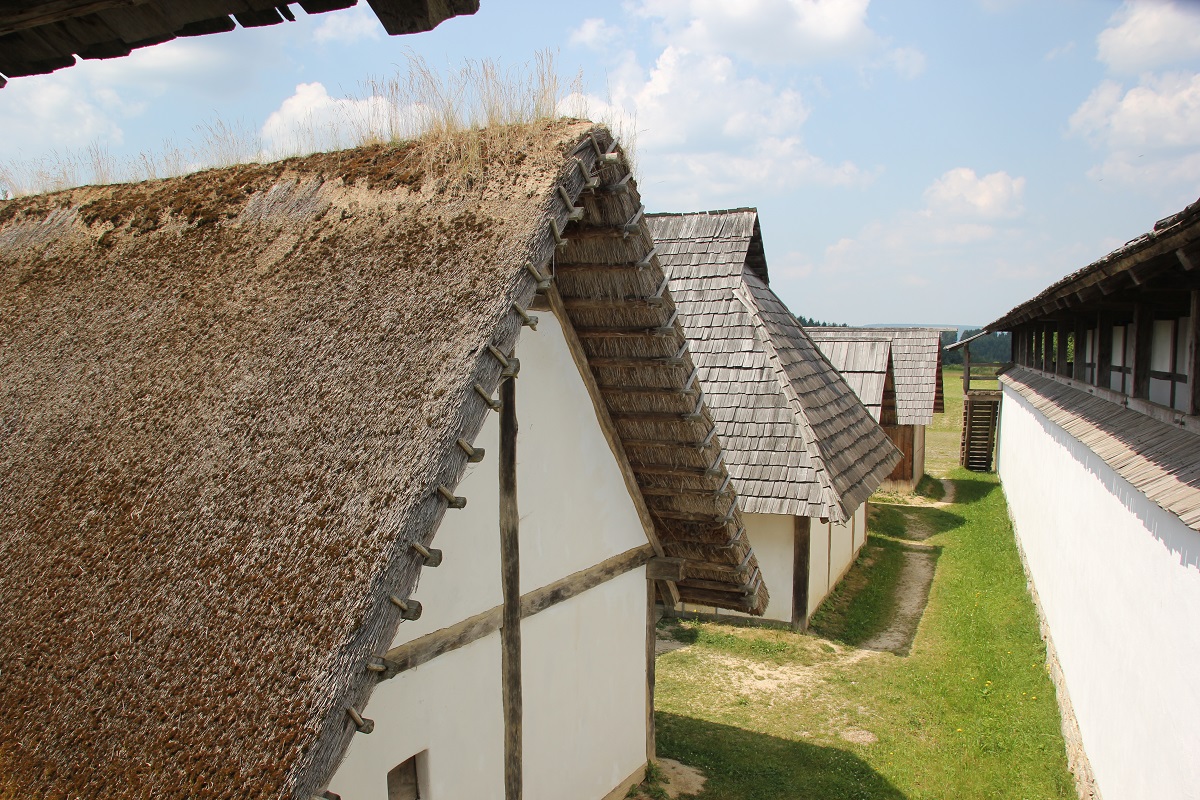 Nachbauten Freilichtmuseum Heuneburg Pyrene